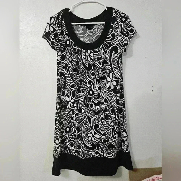 connected apparel Dresses & Skirts - Connected apparel midi dress!